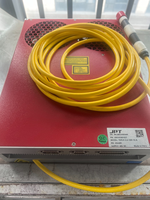 Système de nettoyage au laser pulsé portable 300W pour un nettoyage de surface rapide et efficace, l'élimination de la rouille et le décapage de la peinture