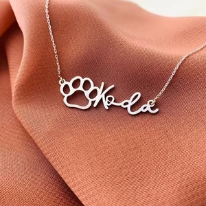 Collana da Donna con Ciondolo a Forma <span class=keywords><strong>di</strong></span> Zampa <span class=keywords><strong>di</strong></span> Animale, Personalizzabile con Nome, in Acciaio Inossidabile Placcato Oro 18K, Design Carino e alla Moda - Product Image 3