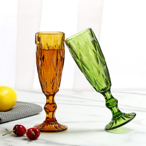 Gobelet à champagne en relief coloré <span class=keywords><strong>Verrerie</strong></span> <span class=keywords><strong>de</strong></span> style rétro Logo personnalisé Drinkware Cadeaux <span class=keywords><strong>de</strong></span> fête <span class=keywords><strong>de</strong></span> mariage avec des matériaux métalliques en plastique - Product Image 1