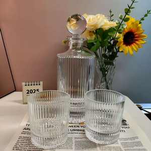 Carafe à whisky en cristal de grande capacité en gros, gravée, style classique, rayures verticales épaisses, bouteille en <span class=keywords><strong>verre</strong></span> à whisky - Product Image 3