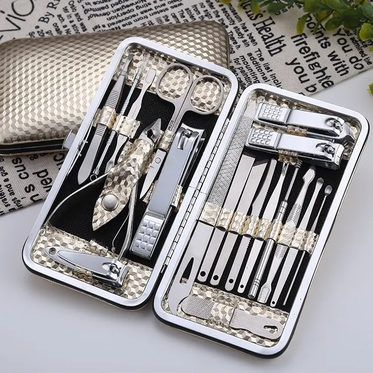 Vendita calda 19 pezzi set manicure kit pedicure oro per la cura personale tagliaunghie in acciaio inossidabile regalo per ragazza