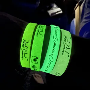 Gelang gelang Led menyala dalam gelap silikon dengan Logo kustom gelang silikon menyala