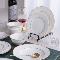 Service de vaisselle blanc Ensembles d'assiettes en porcelaine Vaisselle de luxe Assiettes à soupe en céramique blanche garnie d'or Vaisselle en céramique Star Hotel