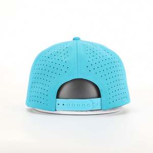 Gorra Deportiva Snapback Unisex Personalizada BSCI de Alta Calidad con 7 Paneles, Visera Plana, Parche de Goma PVC con Logotipo, Impermeable, con Imagen Perforada con Láser - Product Image 6