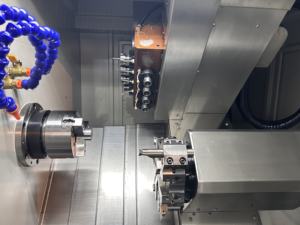 Tour CNC horizontal automatique de haute précision et de bonne qualité avec broche de 6 pouces pour tournage et fraisage sur axe Y - Product Image 4