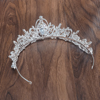 Diadème Couronne de Mariée Fait Main en Alliage de Luxe avec Strass en Cristal pour Anniversaires, Bals de Promo et Fêtes de Princesse