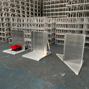 Barriera di Sicurezza Pieghevole KKMark Nera e Argento in Alluminio per Controllo Folla Tipo Mojo con Cancello Angolare per Grandi Concerti - Product Image 2