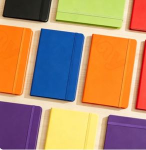 Agenda 2026 Personalizada con Tapa Dura de Tela, Diario de Lino con Bolsillo, Cuaderno Encuadernado con Portaplumas y Cierre Elástico - Product Image 4