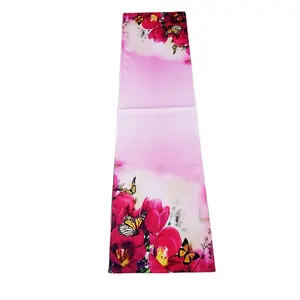 Runner da tavolo in tessuto rosa con floreale e farfalla per la primavera e l'estate