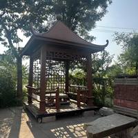 Pabellón de Aluminio de Tamaño Personalizado de Fábrica, Diseño Tradicional de Celosía, Techo Rígido de Metal, Gazebo Exterior Independiente