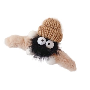Mignonne pince à cheveux en peluche en forme de boule de charbon, grande taille, style Instagram, pince à cheveux pompon, pince requin, adorable et moelleuse - Product Image 5