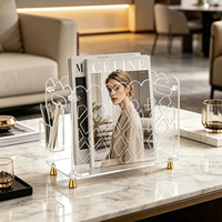 Porte-revues de luxe personnalisé en acrylique avec porte-stylo détachable, pieds dorés ajourés effet diamant, rangement de bureau pour la maison, le bureau et le salon