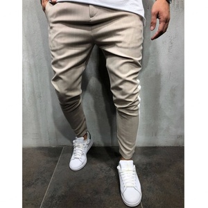รับผลิตเสื้อผ้า OEM ขายส่ง กางเกงลำลองสตรีทแวร์ผู้ชาย กางเกงขายาวลายทางด้านข้างแบบกำหนดเอง - Product Image 2