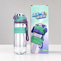 Bouteille d'eau pulvérisatrice en plastique 800 ml (27 oz) avec logo personnalisé, idéale pour vélo, voiture, porte-gobelet, sport, gym, rafraîchissement estival
