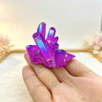 Vente en gros de grappes de cristaux d'aura en quartz clair plaqué titane arc-en-ciel électrolytique pour la décoration intérieure
