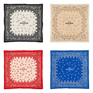 Foulard Quadrato con Motivo a Fiori di Anacardio 70x70Cm, Accessorio Multifunzionale in Poliestere alla Moda - Product Image 1