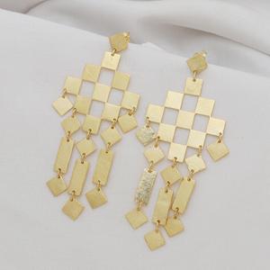 Boucles d'oreilles pendantes longues en laiton plaqué or avec texture brossée brillante, bijoux de fête bohèmes pour femmes - Product Image 2