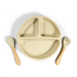 ชุดเครื่องใช้บนโต๊ะอาหารสำหรับเด็กพร้อมช้อนและส้อมแผ่นซิลิโคนเกรดอาหารปราศจากสาร BPA - Product Image 1