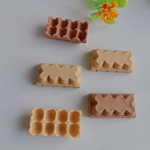 Bandeja de huevos en miniatura realista perfecta para decoración de cocina de casa de muñecas o accesorios de fotografía accesorios de muñecas - Product Image 2