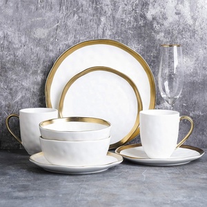 Porcelana de lujo con diseño personalizado, juego de <span class=keywords><strong>cena</strong></span> de lujo con pintura a mano, línea dorada, cerámica para boda, 20 Uds. - Product Image 3