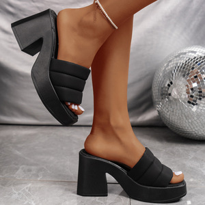 รองเท้าส้นสูงแฟชั่นพื้นหนาสีพื้นสำหรับผู้หญิง ฤดูร้อน พื้นนุ่ม ไซส์ใหญ่ หัวเหลี่ยม ส้นหนา - Product Image 2