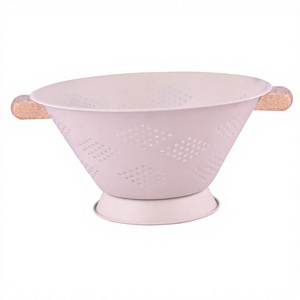 Passoire conique en acier inoxydable de qualité supérieure Passoire rose Manche en bois - Product Image 1