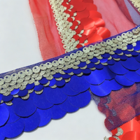 Accessoires de danse : Dentelle à mailles superposées, paillettes dorées saupoudrées, perles irisées réversibles, rubans tissés