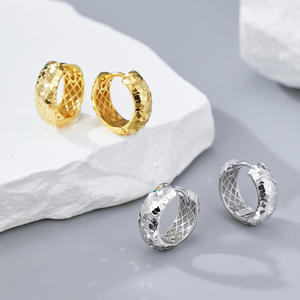 Juego de Pendientes de Plata de Ley 925 J&C - Pendientes Redondos con Diseño de Escamas de Dragón, Helado y Piña - Product Image 3