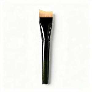 Pinceau Fond de Teint en Forme de Croissant, Plat et Angulaire, Poils Synthétiques, Manche en Bois pour l'Application du Maquillage du Visage - Product Image 3