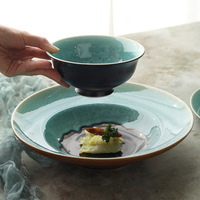 Service de vaisselle en céramique artisanale avec glaçure réactive turquoise, assiettes et bols irréguliers pour la maison, la cuisine et la restauration