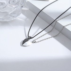 KISSWIFE Collier Magnétique Deux <span class=keywords><strong>Âmes</strong></span> Un Cœur Pendentif Aimant Créatif en Pierre Souhaitée pour les Couples Amoureux Cadeau - Product Image 3