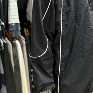 Veste en nylon imperméable et coupe-vent avec fermeture éclair, design tendance, bande réfléchissante 3M personnalisée, veste coupe-vent légère en polyester - Product Image 3
