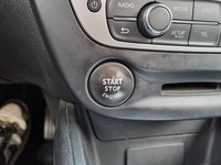 SM3 2015 BLANC, berline compacte à essence, bon rendement énergétique, sièges chauffants, voiture économique