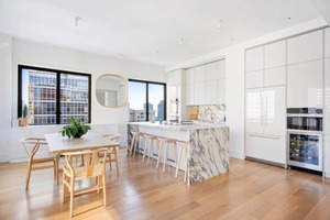 Gabinetes de <span class=keywords><strong>Cocina</strong></span> Modernos Personalizados con Acabado Brillante, Puertas sin Tiradores, Juego Modular de Isla para Proyecto de Apartamento tipo Penthouse - Product Image 3