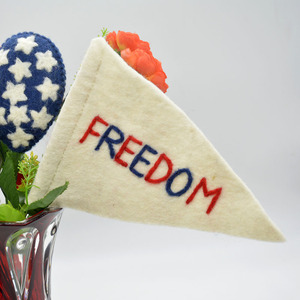 Cảm thấy cờ và bóng cho thứ tư của trang trí July, thân thiện với môi cờ và bóng làm bằng tay trong Nepal. - Product Image 2