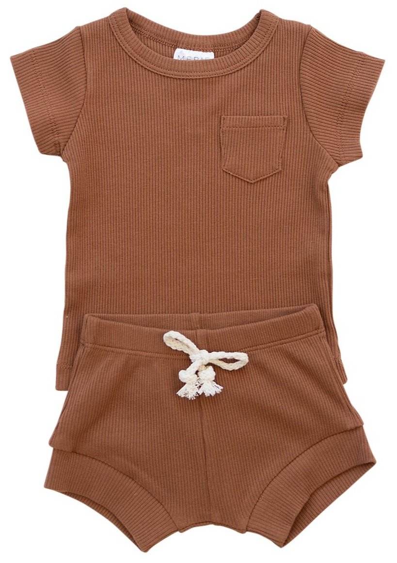 สีน้ำตาล