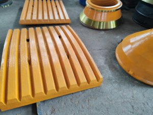 อะไหล่เครื่องบดแบบกราม EXTEC C10+ C12+  แผ่นกรามและแผ่นฟันแบบหล่อจากแมงกานีสสำหรับใช้ในเหมืองหิน - Product Image 6