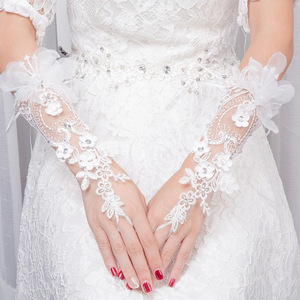 Gants d'étiquette de mariage nuptiale dentelle soluble dans l'eau en forme de fleur diamant crochet doigt longs gants de mariée - Product Image 1