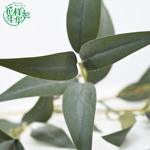 Feuillage d'eucalyptus artificiel <span class=keywords><strong>de</strong></span> luxe <span class=keywords><strong>de</strong></span> 94 cm, 36 tiges pour la décoration des centres <span class=keywords><strong>de</strong></span> spa, l'installation florale d'arches <span class=keywords><strong>de</strong></span> mariage et la planification d'événements - Product Image 2