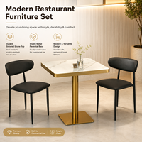 Ensemble de mobilier de restaurant moderne : Table en pierre frittée avec base en métal doré et chaises en PU noir pour café, hôtel, usage commercial