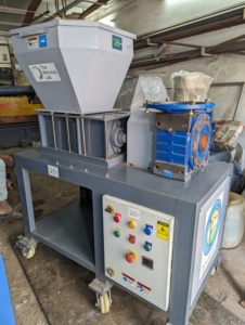 Trituradora V4 en Oferta con Motor Trifásico de 5hp, Equipo de Reciclaje de Residuos de Alta Resistencia para Procesamiento de Plástico - Product Image 1