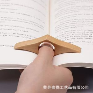 Prensa para libros de madera maciza, marcapáginas de madera reutilizable en forma de abanico para leer libros - Product Image 4