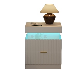 Table de <span class=keywords><strong>chevet</strong></span> en bois blanc avec station de charge et éclairage LED, table de <span class=keywords><strong>chevet</strong></span> moderne à rainures, plateau coulissant et tiroirs - Product Image 1
