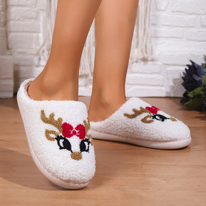 Pantoufles de Noël Mignonnes en Peluche Renne Chaussons Maison Confortables Animaux en Peluche Chaussures d'Intérieur Douillettes - Product Image 5