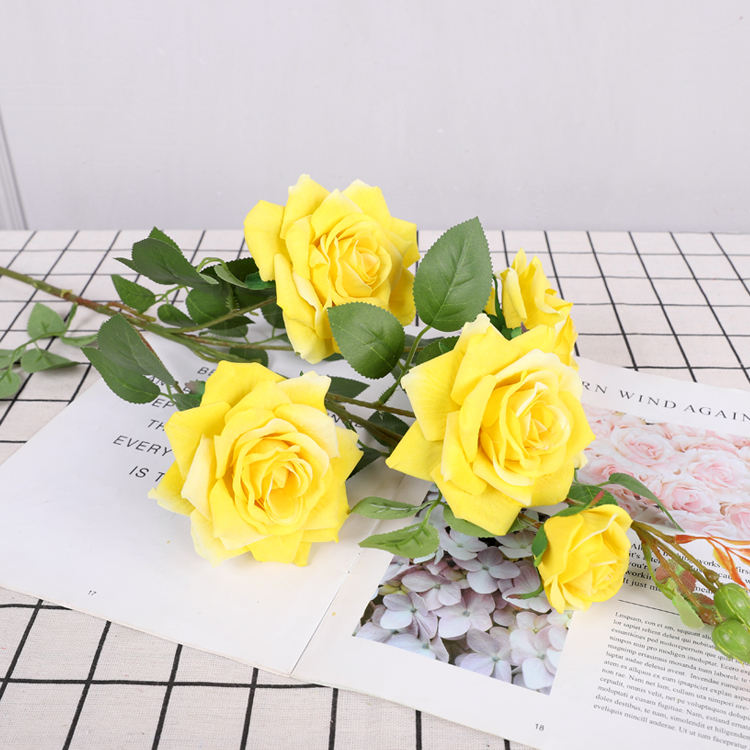 สีเหลือง