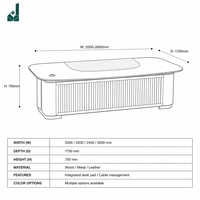 Bureau de direction haut de gamme à base métallique côtelée verticale, finition argent satiné, avec armoire latérale intégrée et prise escamotable pour bureau