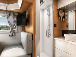 Camping-car de luxe moderne pour 4 personnes avec châssis tout-terrain haute résistance, capacité de charge de 4500 kg, idéal pour les voyages en famille en Europe et en Amérique du Nord - Product Image 6