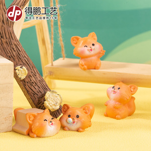 Figuras de resina de ardillas de dibujos animados, mini decoraciones de animales para el hogar, adornos artísticos para escritorio. - Product Image 3