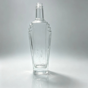 Bottiglia di Whisky in Vetro di Lusso da 500ml con Incisione Personalizzata, Rivestimento Metallico Opaco Argento <span class=keywords><strong>e</strong></span> Tappo a Vite <span class=keywords><strong>Nero</strong></span> - Product Image 4