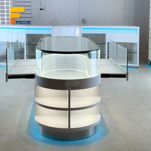 Vetrina Espositiva <span class=keywords><strong>in</strong></span> Vetro Bianco Personalizzata con Illuminazione LED, Design Curvo per Bancone Retail, Arredamento Negozio a Vista Completa - Product Image 3